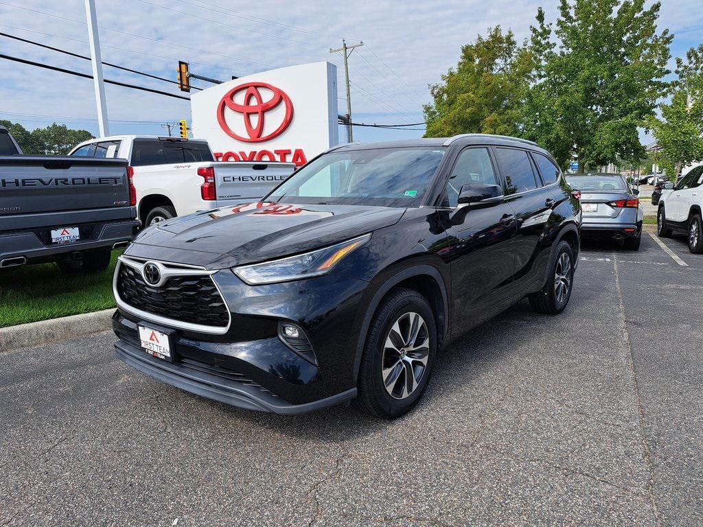 used 2021 Toyota Highlander car, priced at $28,500
