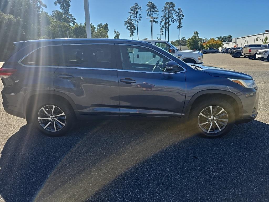 used 2018 Toyota Highlander car, priced at $22,900