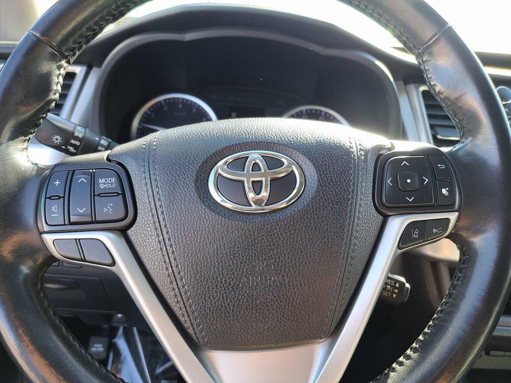 used 2018 Toyota Highlander car, priced at $21,800