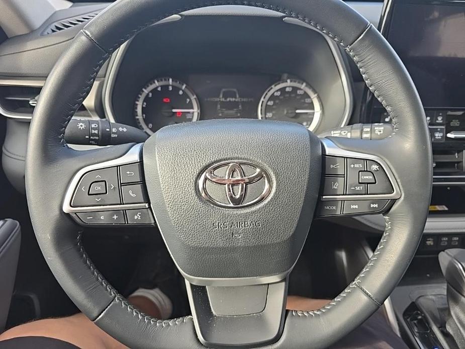 used 2023 Toyota Highlander car, priced at $40,000