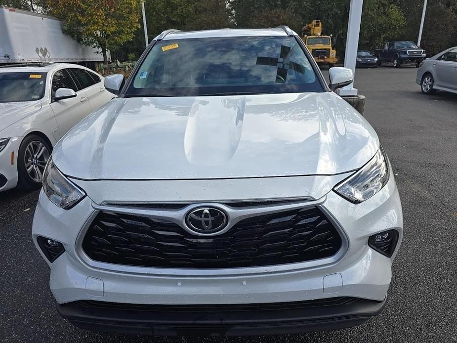 used 2023 Toyota Highlander car, priced at $40,000