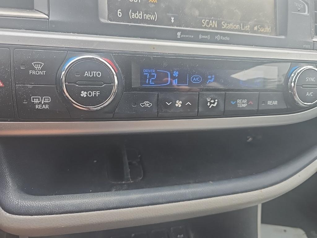 used 2019 Toyota Highlander car, priced at $21,500