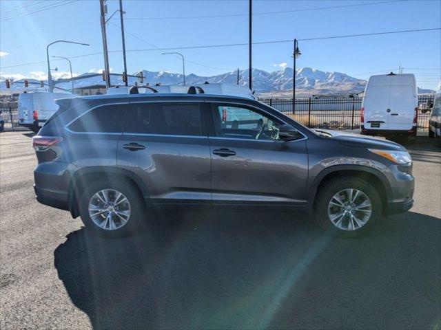 used 2014 Toyota Highlander car, priced at $15,949