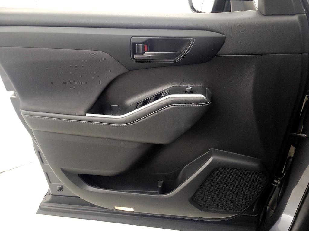used 2021 Toyota Highlander car, priced at $31,998
