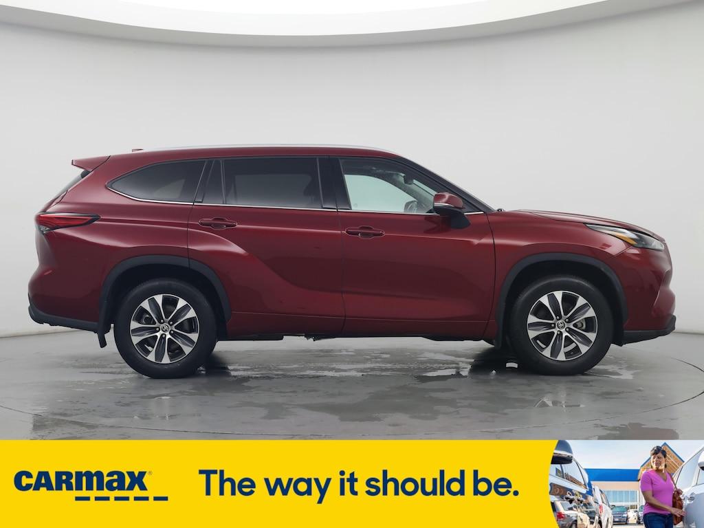 used 2022 Toyota Highlander car, priced at $37,998