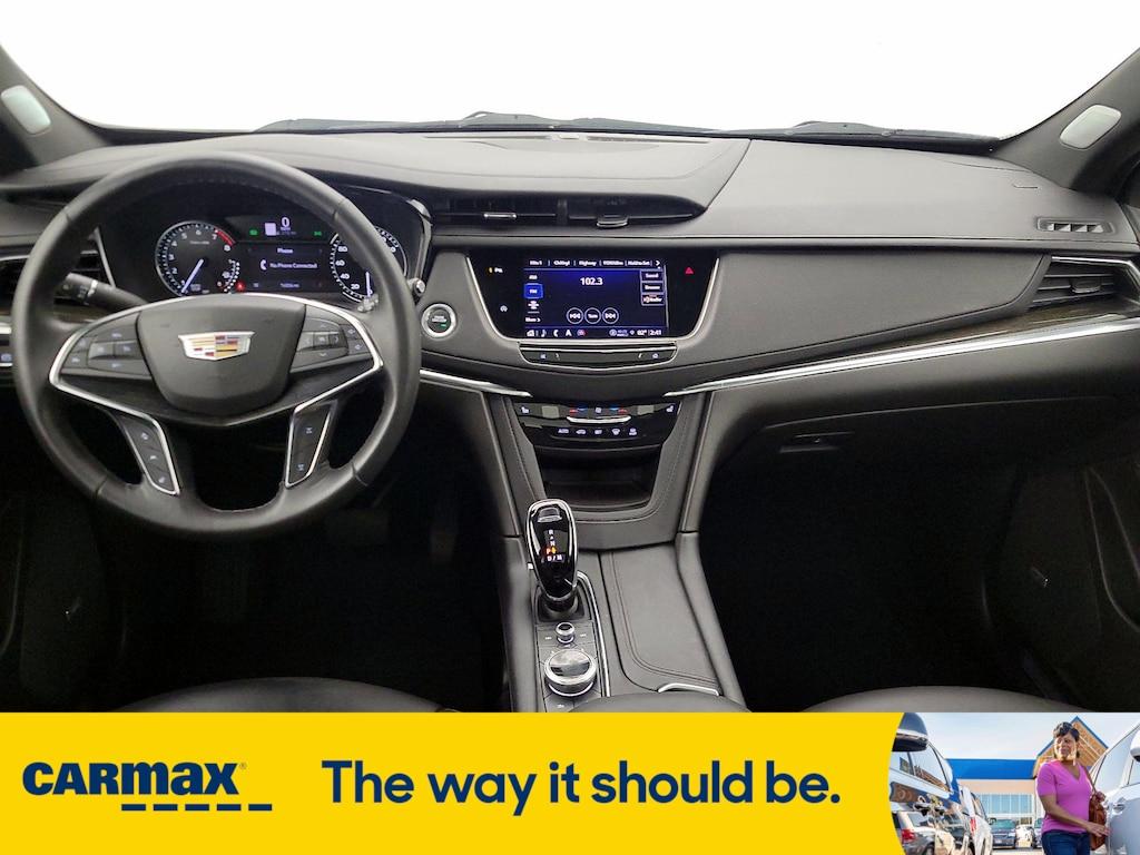used 2022 Cadillac XT5 car, priced at $34,998