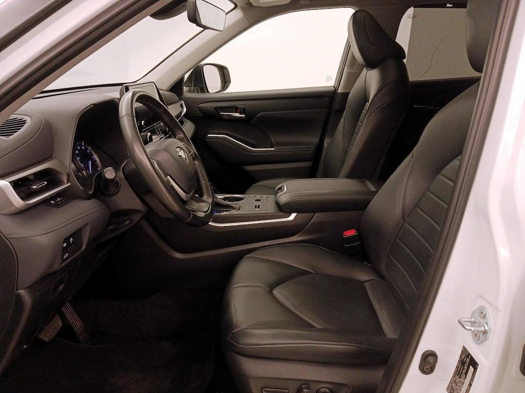 used 2023 Toyota Highlander car, priced at $40,998