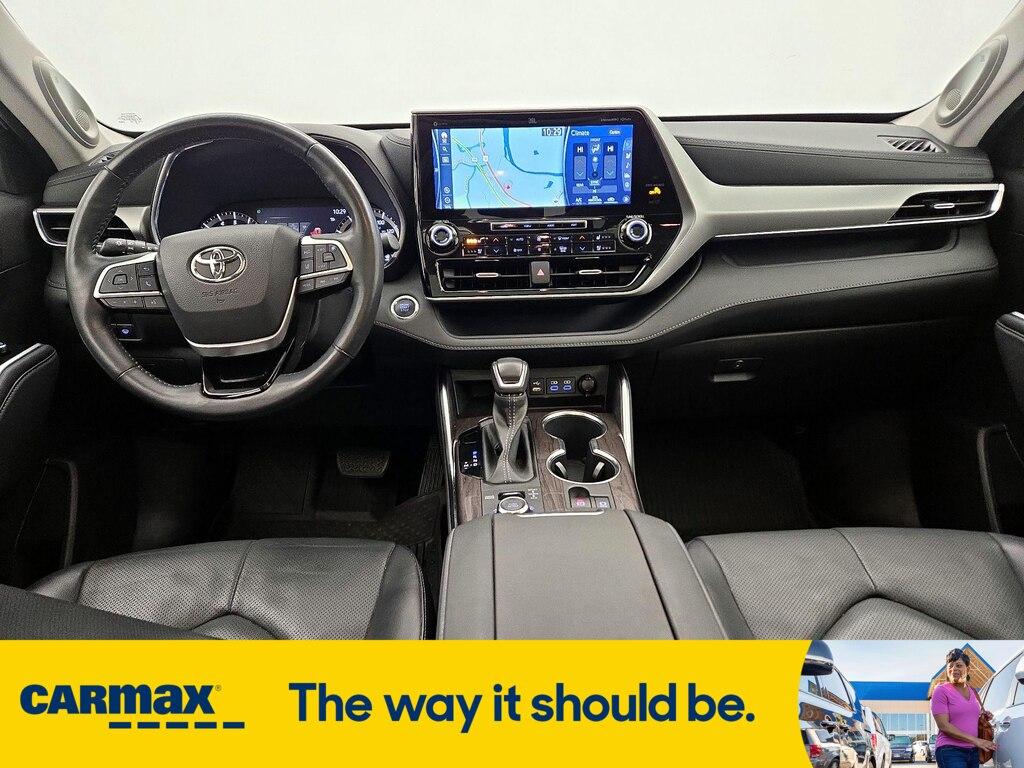 used 2022 Toyota Highlander car, priced at $46,998