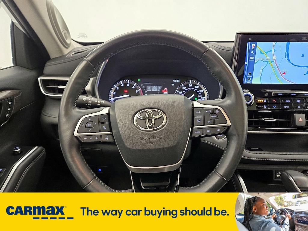 used 2022 Toyota Highlander car, priced at $47,998