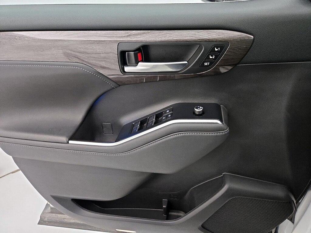 used 2022 Toyota Highlander car, priced at $46,998