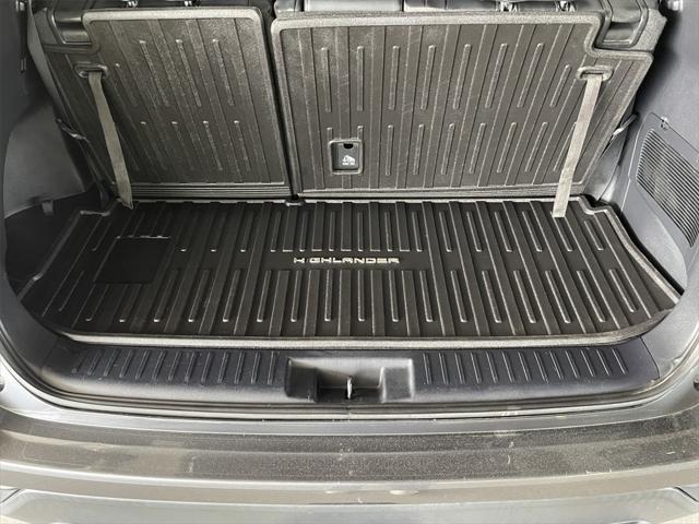used 2020 Toyota Highlander Hybrid car, priced at $32,495