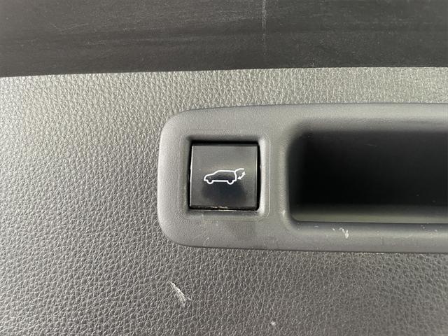 used 2020 Toyota Highlander Hybrid car, priced at $32,495