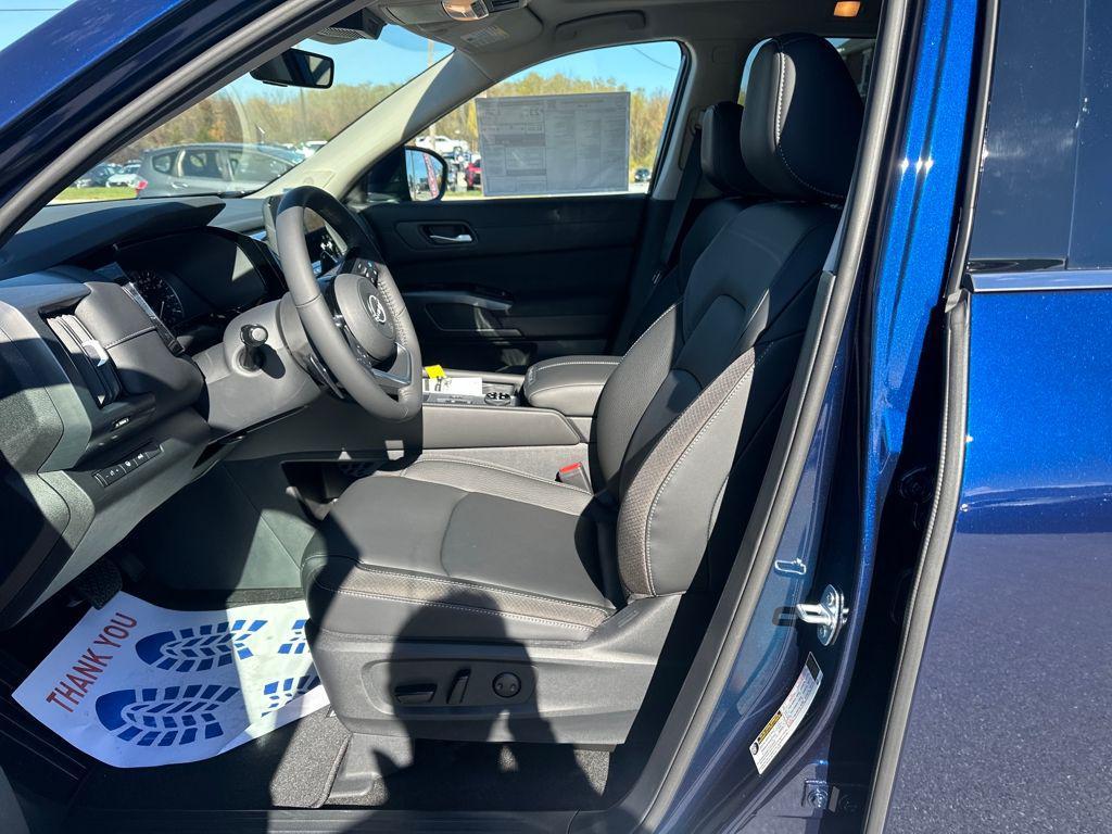 new 2025 Nissan Pathfinder car, priced at $42,232