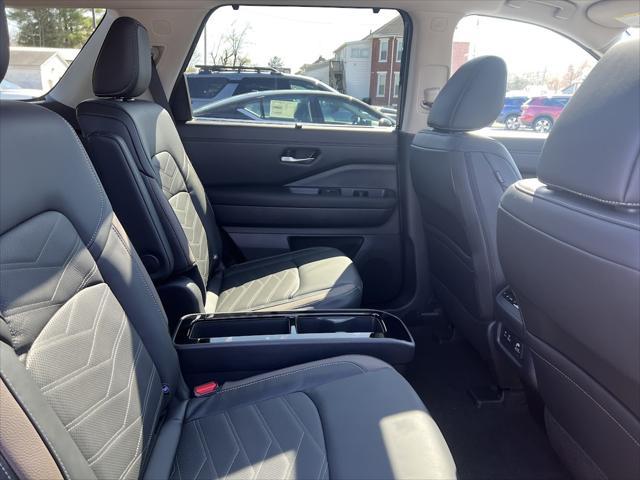 new 2025 Nissan Pathfinder car, priced at $49,805