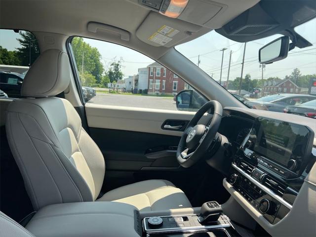 new 2025 Nissan Pathfinder car, priced at $43,657