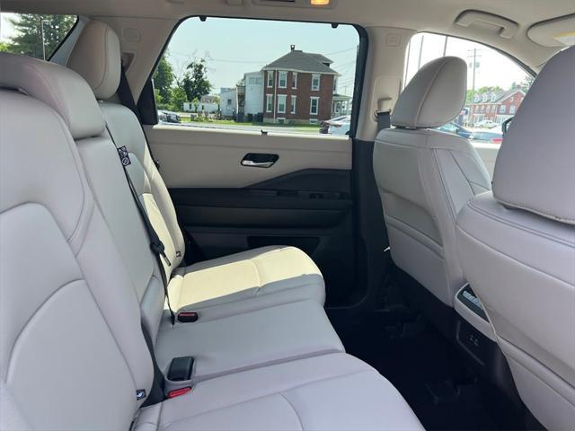 new 2025 Nissan Pathfinder car, priced at $43,657