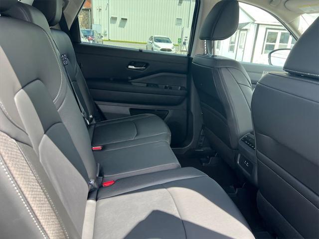 new 2025 Nissan Pathfinder car, priced at $44,024