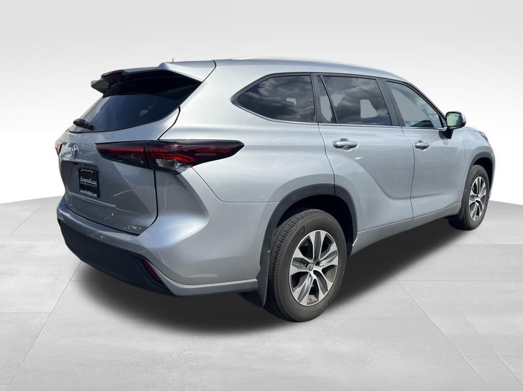used 2024 Toyota Highlander car, priced at $39,988