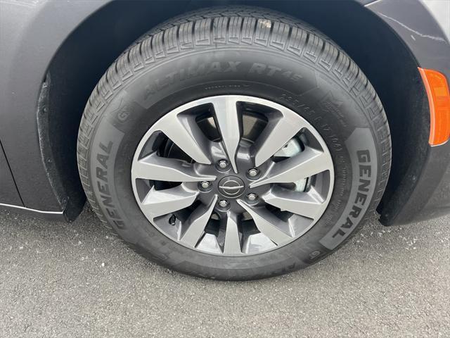 used 2022 Chrysler Pacifica Hybrid car, priced at $24,388