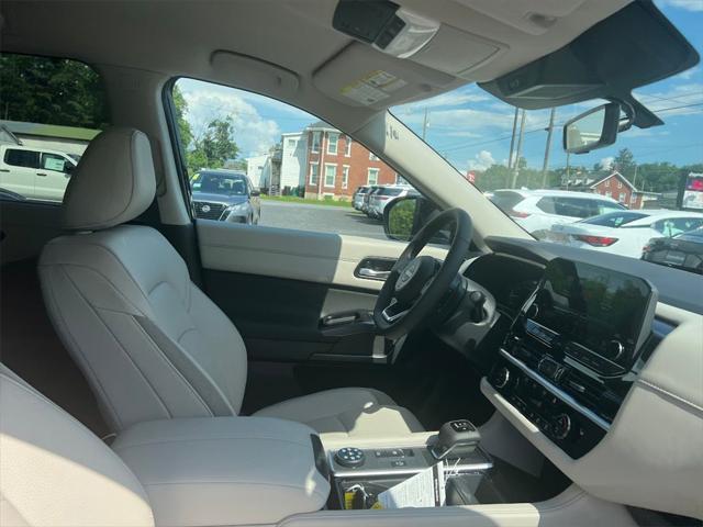 new 2025 Nissan Pathfinder car, priced at $43,657