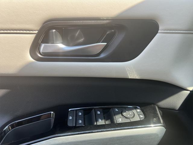 new 2025 Nissan Pathfinder car, priced at $43,657