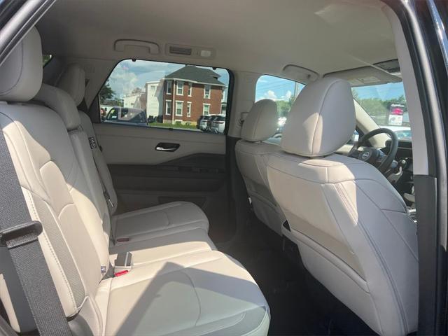 new 2025 Nissan Pathfinder car, priced at $43,657