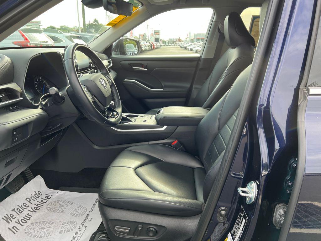 used 2021 Toyota Highlander Hybrid car, priced at $32,988