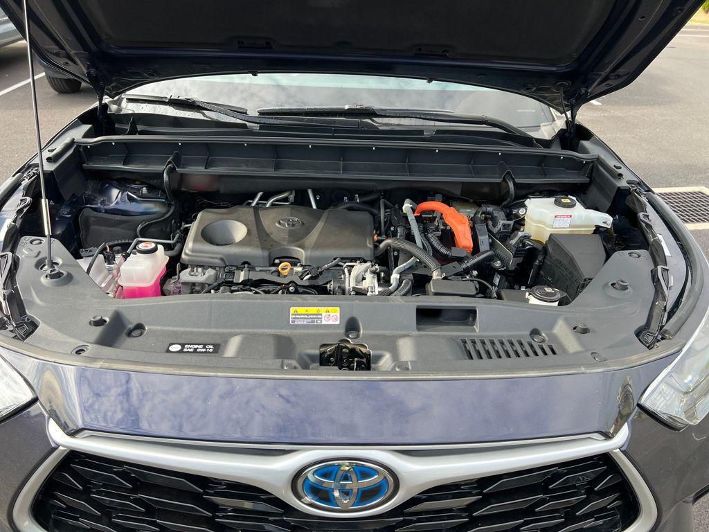 used 2021 Toyota Highlander Hybrid car, priced at $32,988