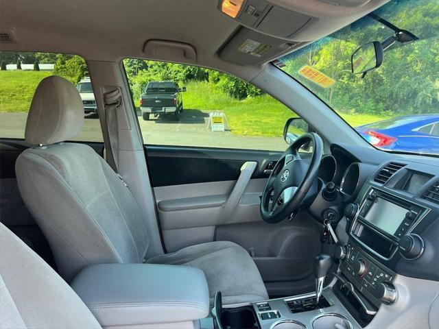 used 2013 Toyota Highlander car, priced at $9,988