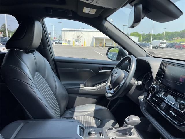 used 2021 Toyota Highlander car, priced at $33,788