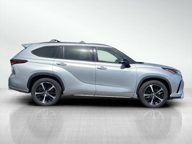used 2021 Toyota Highlander car, priced at $33,788