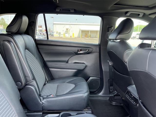 used 2021 Toyota Highlander car, priced at $33,788