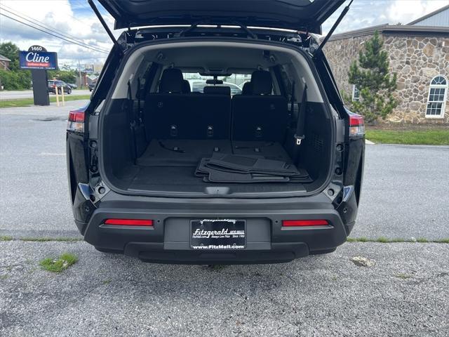 new 2025 Nissan Pathfinder car, priced at $38,002