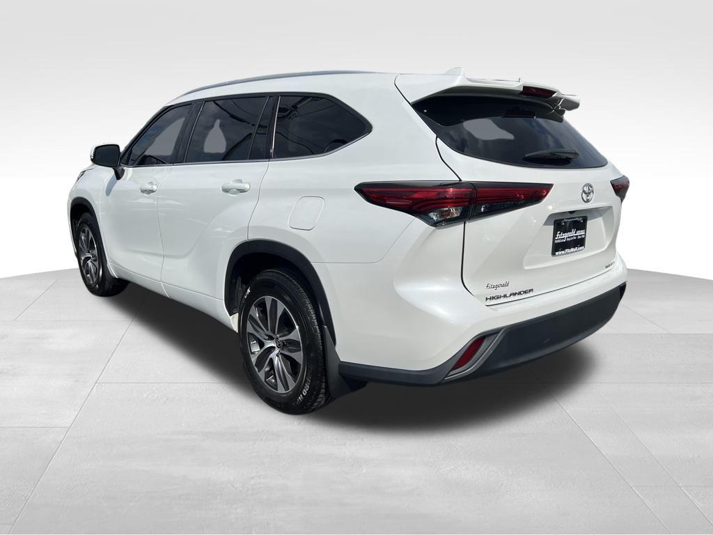 used 2022 Toyota Highlander car, priced at $31,288