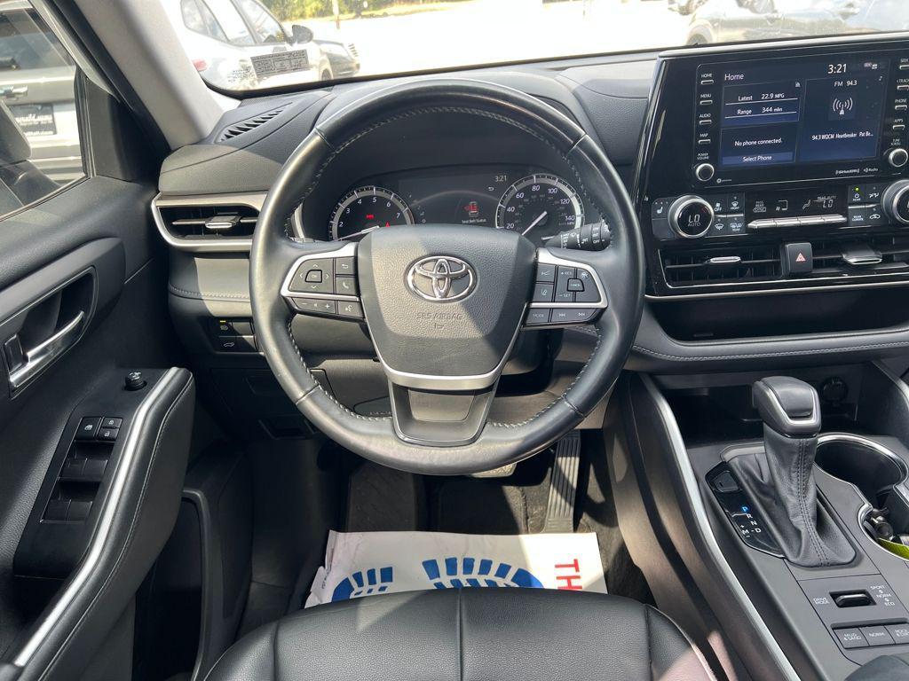 used 2022 Toyota Highlander car, priced at $31,288
