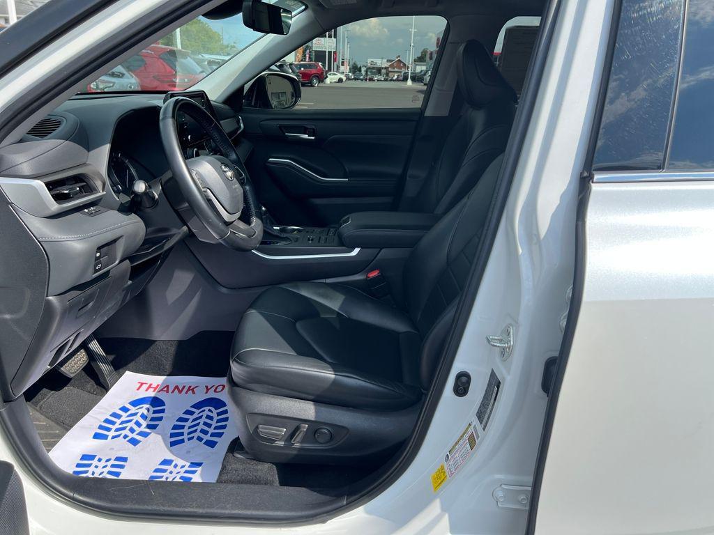 used 2022 Toyota Highlander car, priced at $31,288