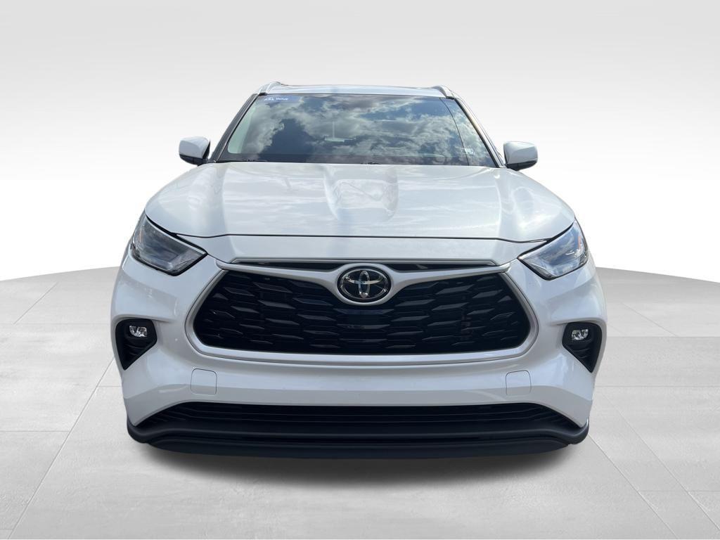 used 2022 Toyota Highlander car, priced at $31,288