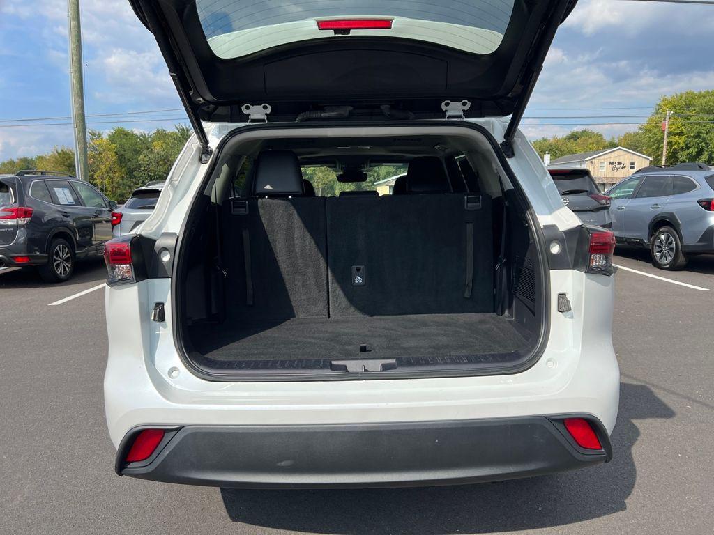 used 2022 Toyota Highlander car, priced at $31,288