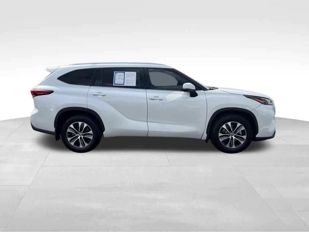 used 2022 Toyota Highlander car, priced at $31,288