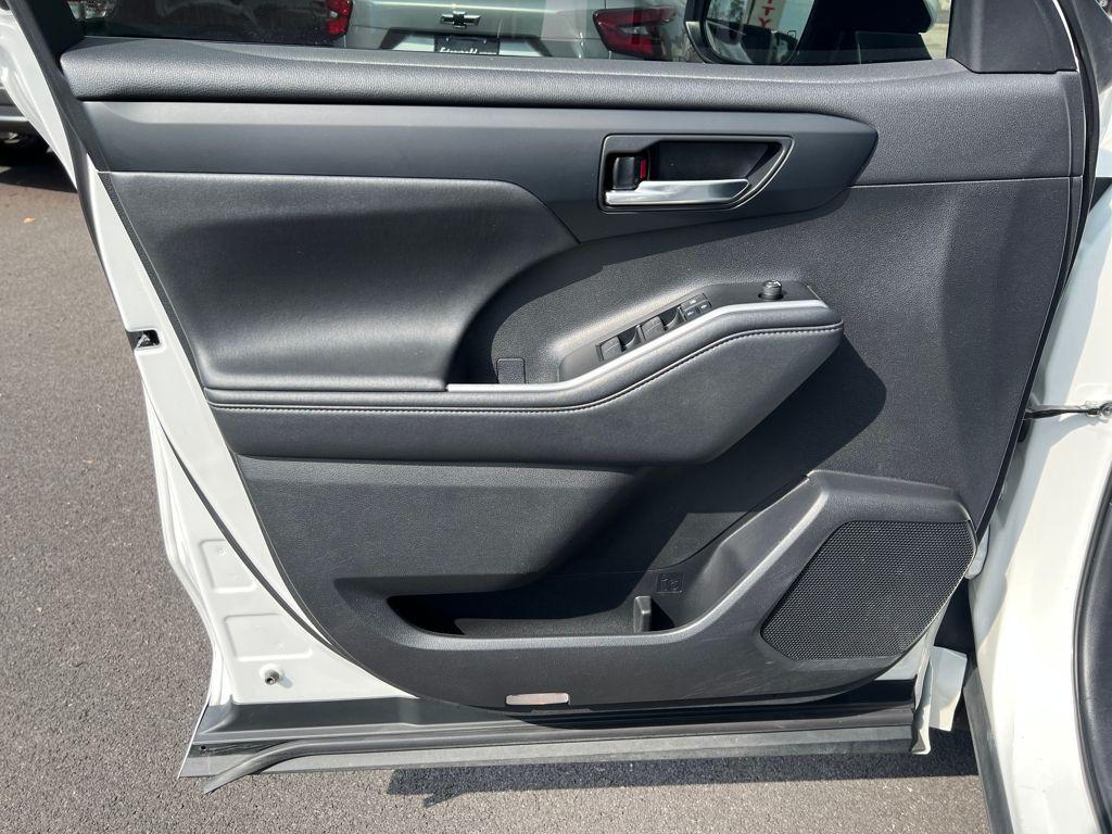 used 2022 Toyota Highlander car, priced at $31,288