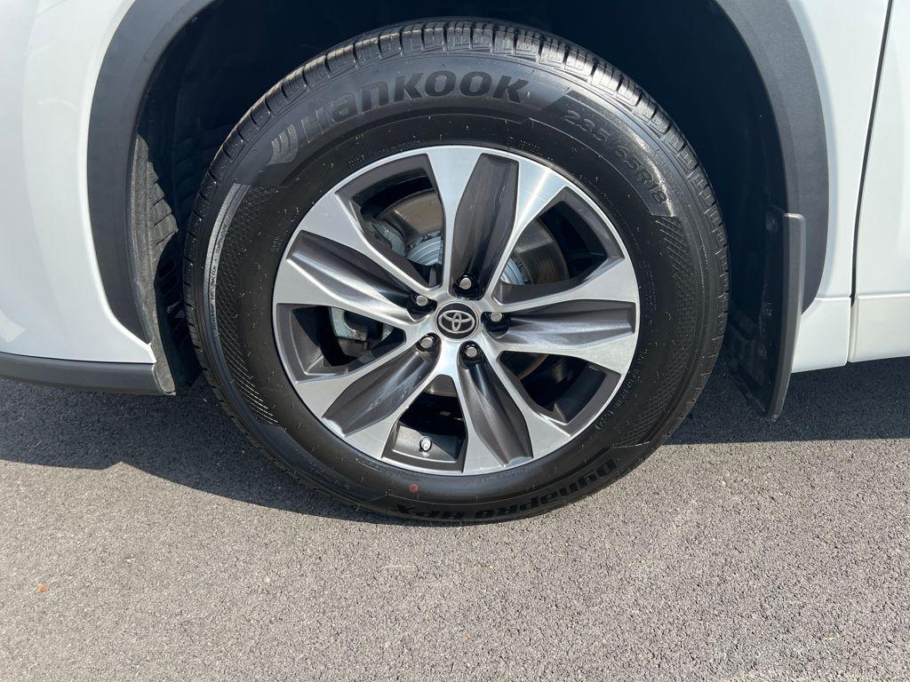 used 2022 Toyota Highlander car, priced at $31,288