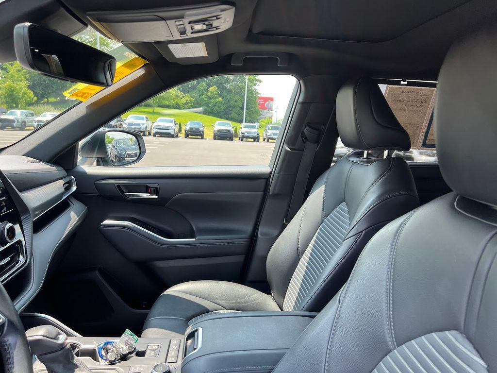 used 2021 Toyota Highlander car, priced at $28,888