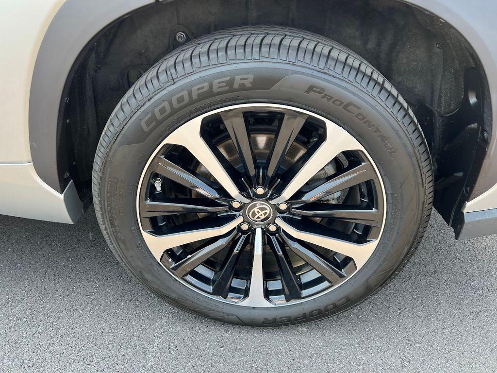 used 2021 Toyota Highlander car, priced at $28,888