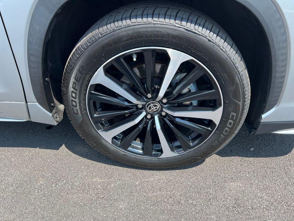 used 2021 Toyota Highlander car, priced at $28,888