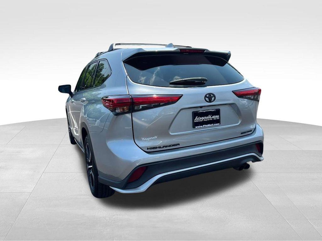 used 2021 Toyota Highlander car, priced at $28,888