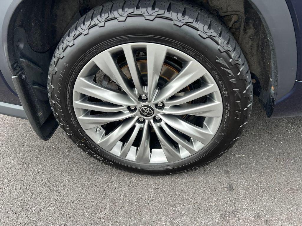 used 2022 Toyota Highlander car, priced at $39,788