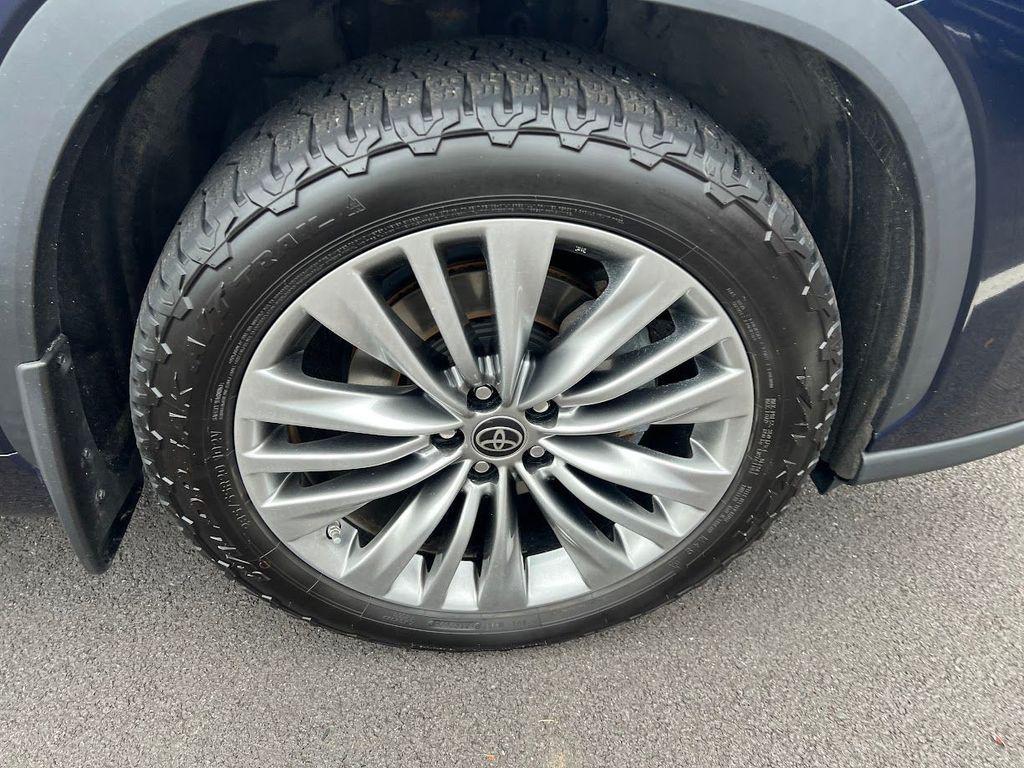 used 2022 Toyota Highlander car, priced at $39,788