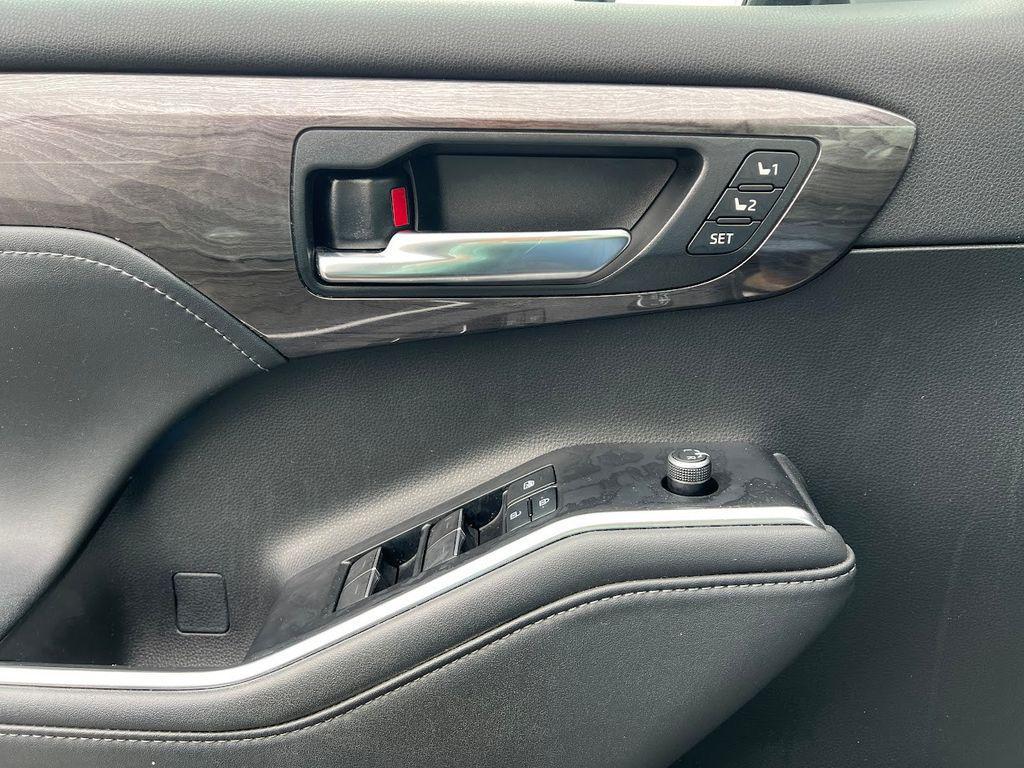used 2022 Toyota Highlander car, priced at $39,788