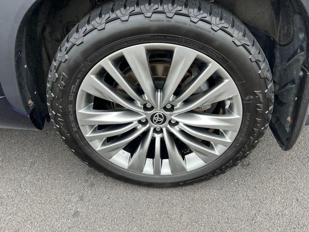 used 2022 Toyota Highlander car, priced at $39,788