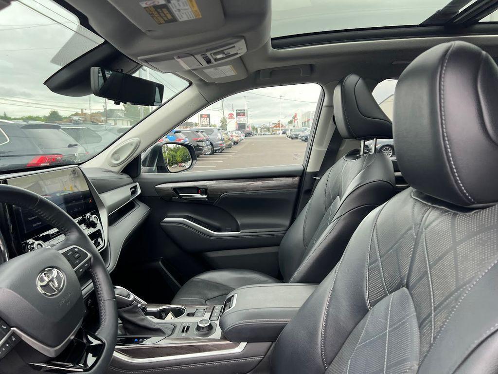 used 2022 Toyota Highlander car, priced at $39,788